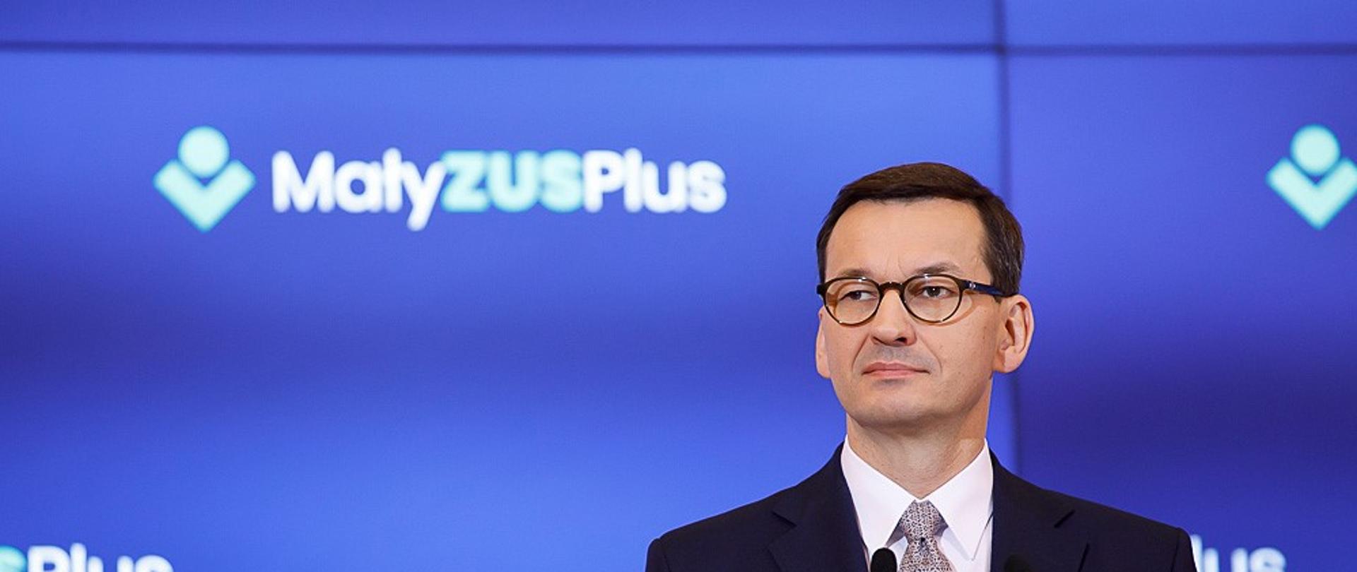 Premier, a w tle ścianka MałyZUSPlus.