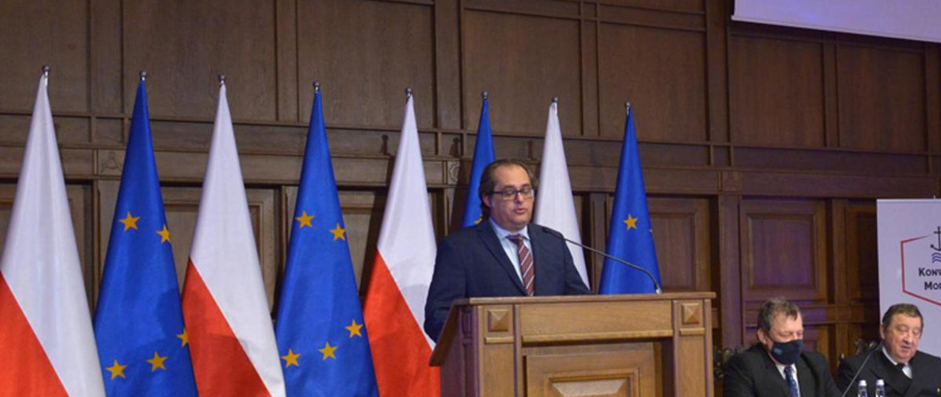 Wiceminister infrastruktury Marek Gróbarczyk przemawia na XII Konwencie Morskim.