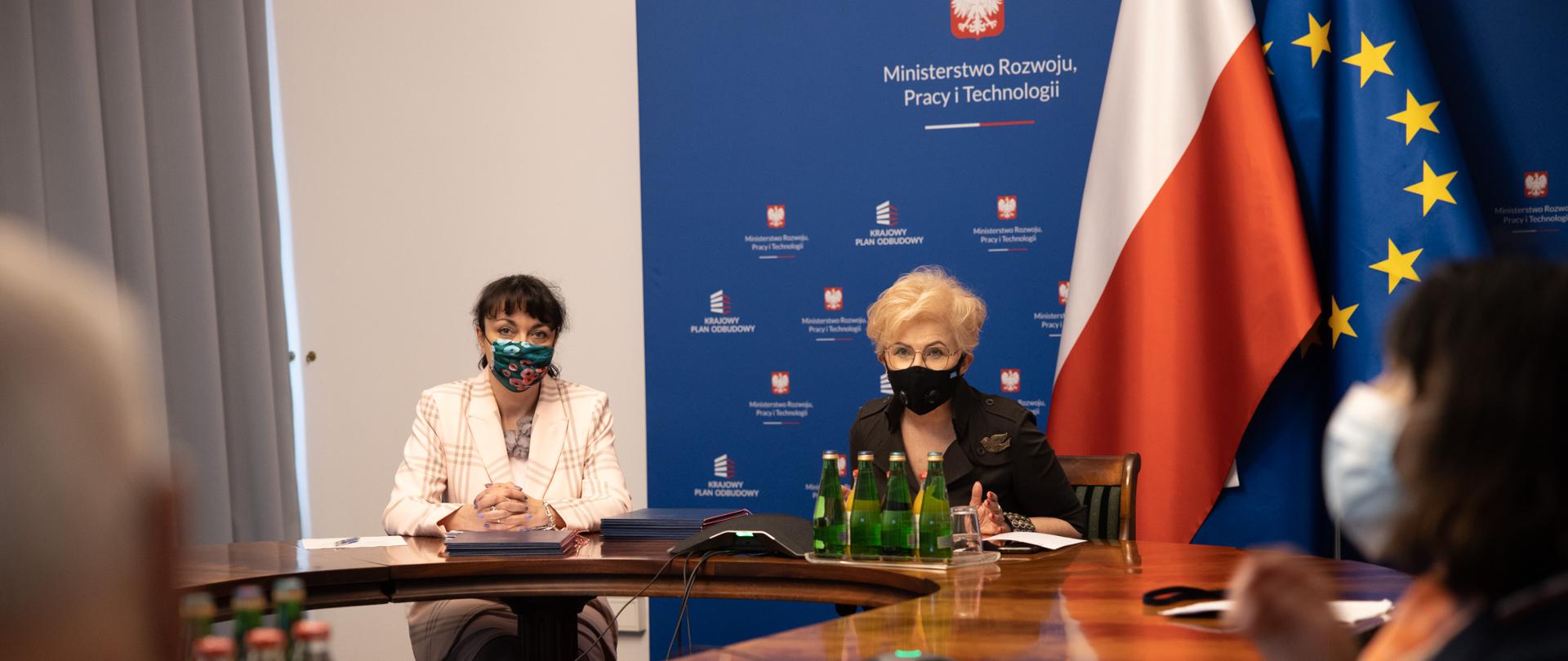 Iwona Michałek wręczyła powołania członkom Zespołu ds. wspierania osób z niepełnosprawnościami na rynku pracy