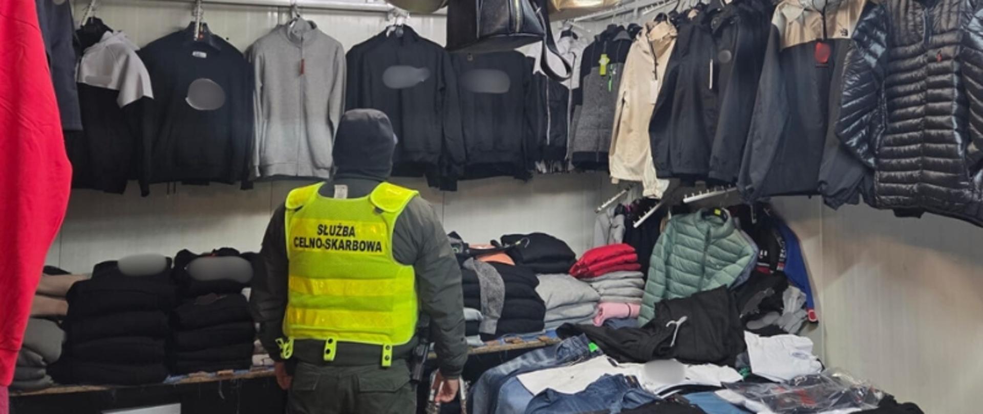 funkcjonariusz SCS, targowisko, ubrania