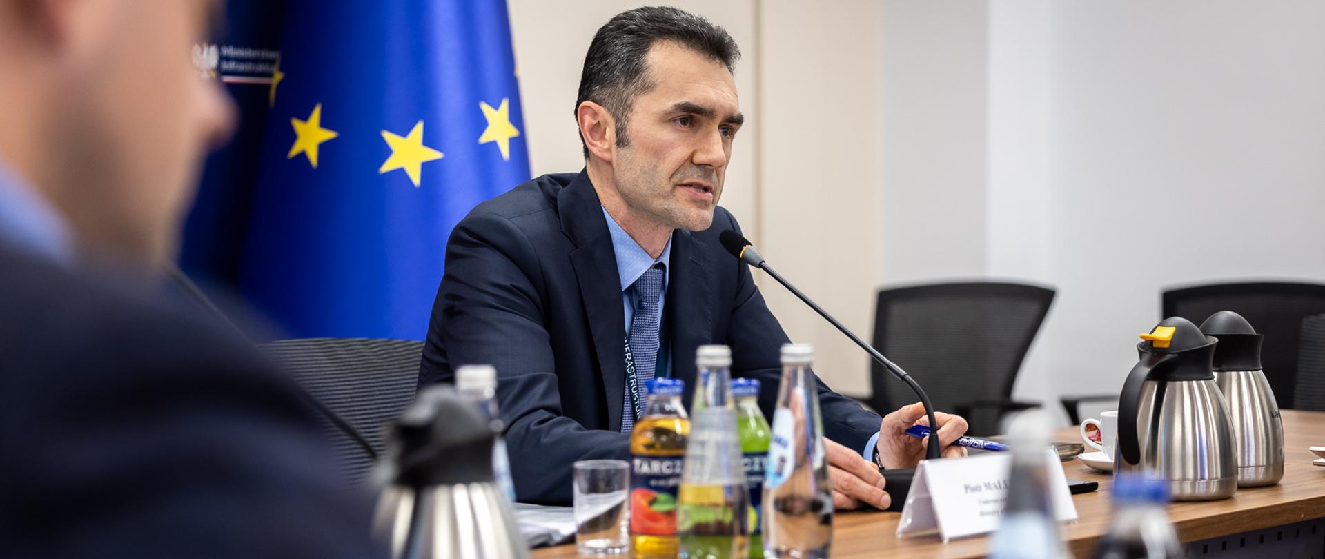 Wiceminister infrastruktury Piotr Malepszak wziął udział w pierwszym posiedzeniu Grupy Wspólnych Interesów ds. Transportu w Ukrainie. Rozmowa wiceministrów ds. transportu z podobnie myślących państw członkowskich ITF, z udziałem sekretarza generalnego ITF Young Tae Kima, odbyła się w formie wideokonferencji 29 stycznia 2024 r.