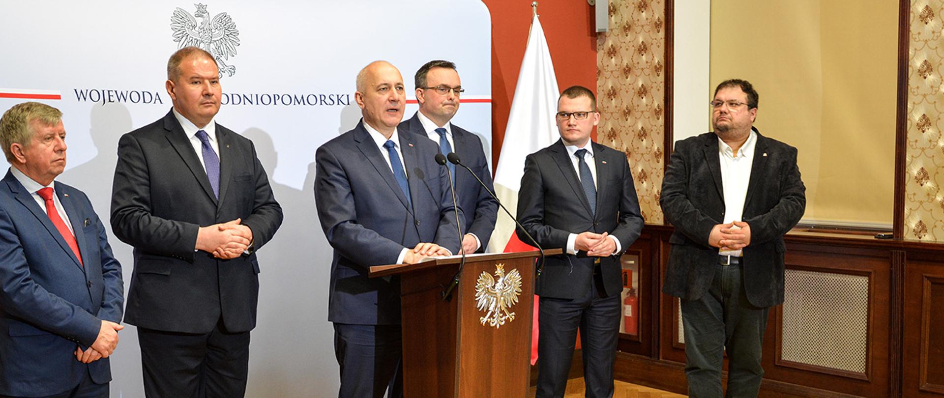 Minister Joachim Brudziński oraz wiceminister Paweł Szefernaker w Zachodniopomorskim Urzędzie Wojewódzkim w Szczecinie