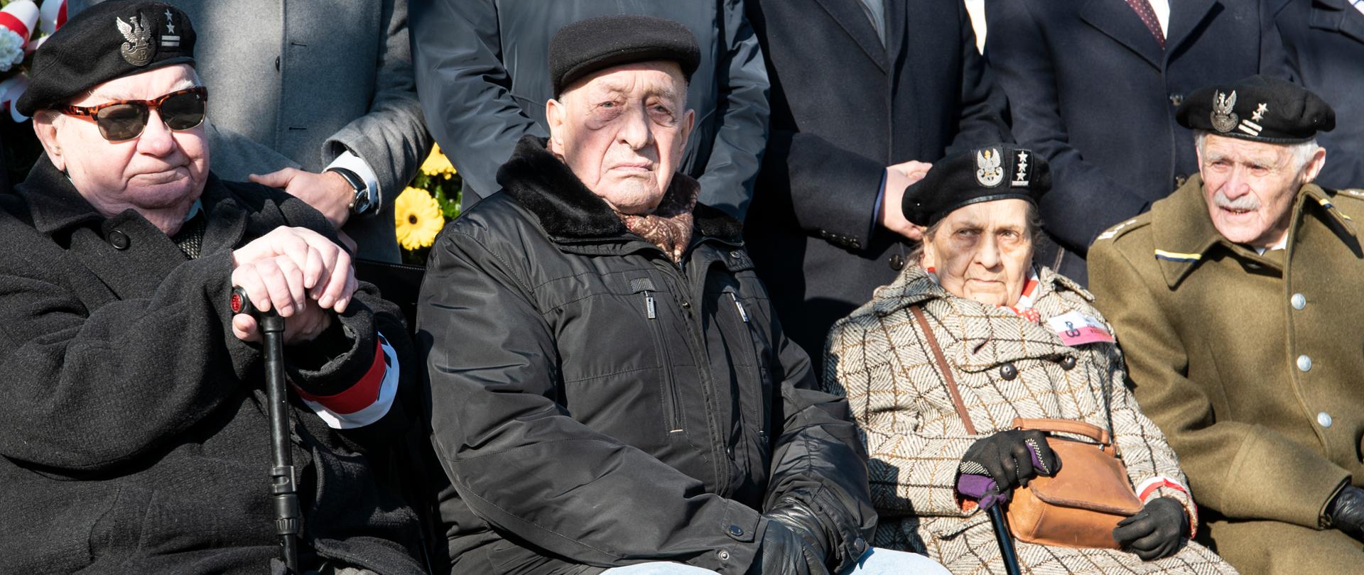 Członkowie Armii Krajowej na obchodach