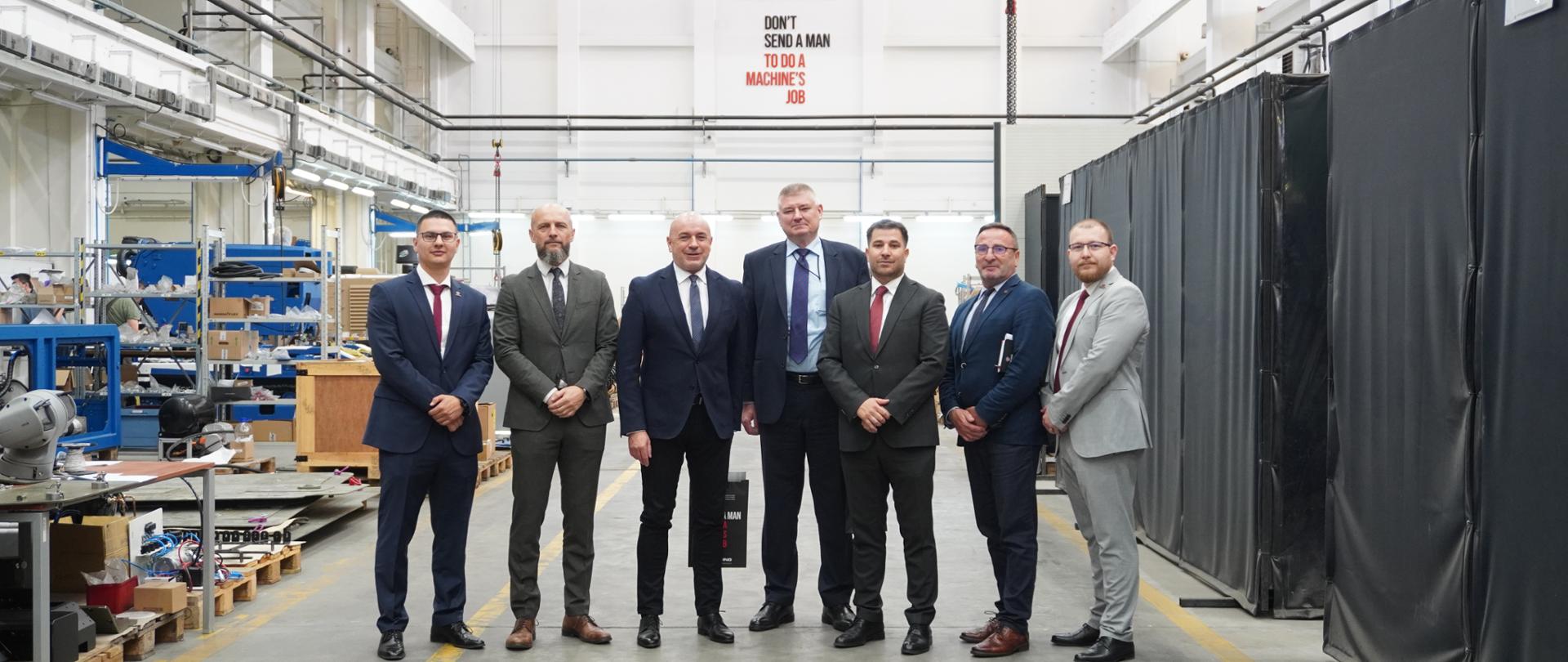 Wspólne zdjęcie z przedstawicielami firmy DOK-ING