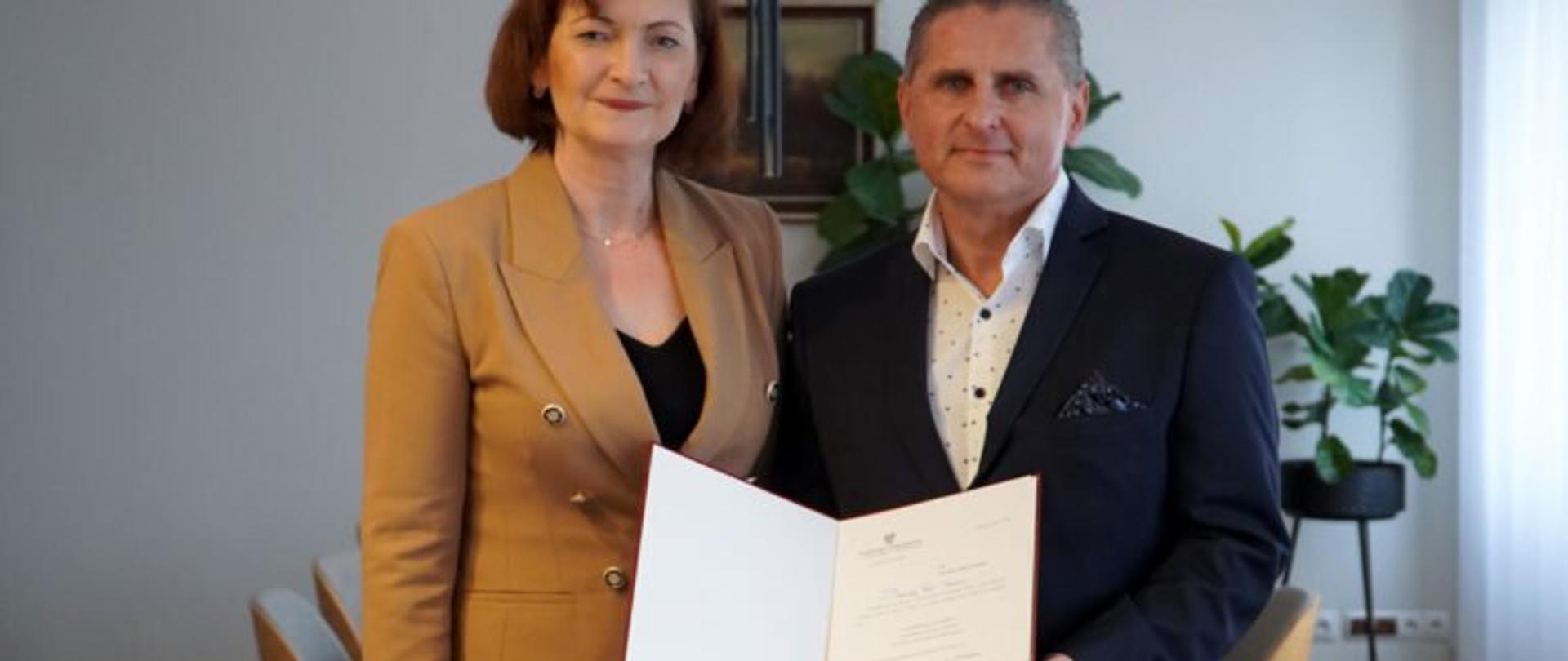 Wojewoda podkarpacki Ewa Leniart i konsultant wojewódzki w dziedzinie medycyny ratunkowej Andrzej Włodyka