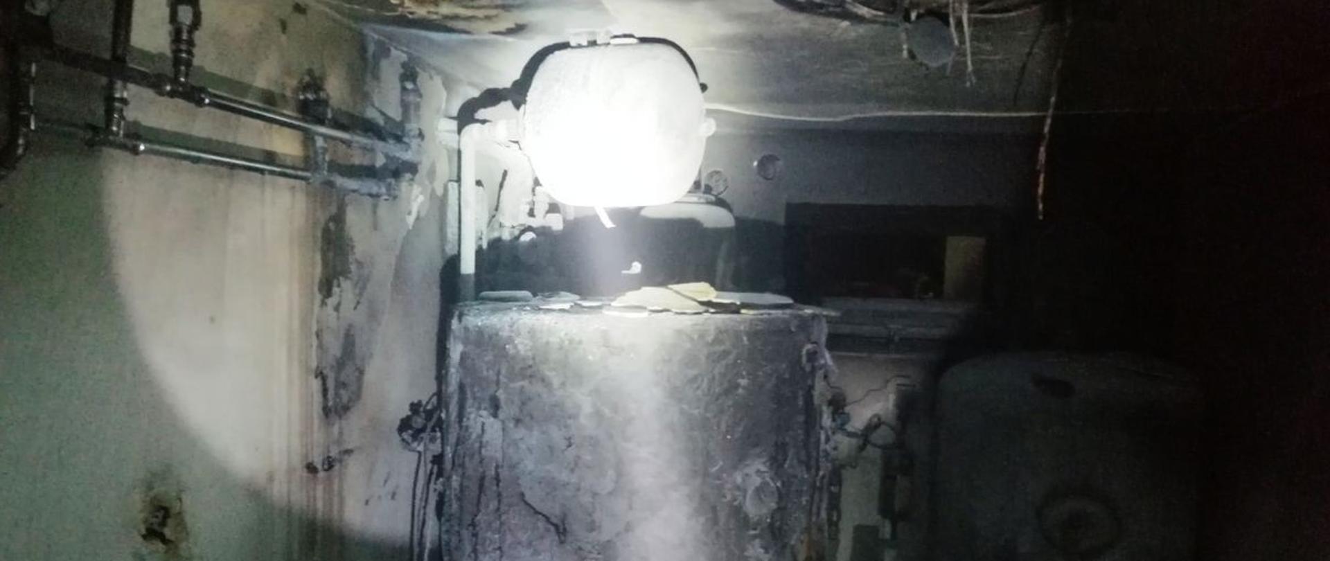 Okopcone piece w piwnicy.