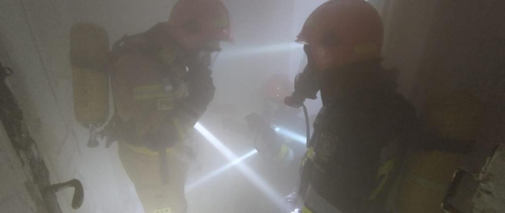 Ratownicy w ODO w zadymieniu