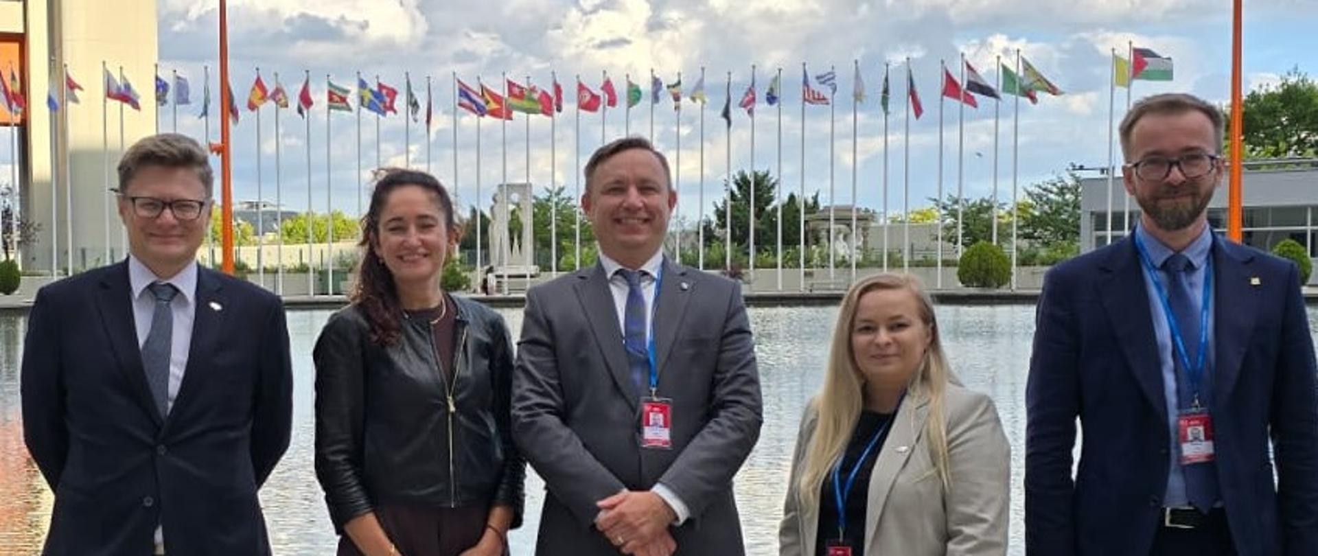 Na zdjęciu widoczni są członkowie delegacji PAA na Konferencję Generalną.