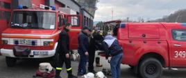Strażacy OSP dostarczają sprzęt dla Ukrainy do KM PSP Nowy Sącz
