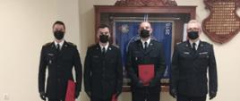 Fotografia przedstawia mianowanie funkcjonariuszy na wyższe stanowiska służbowe w Komendzie Powiatowej Państwowej Straży Pożarnej w Malborku.