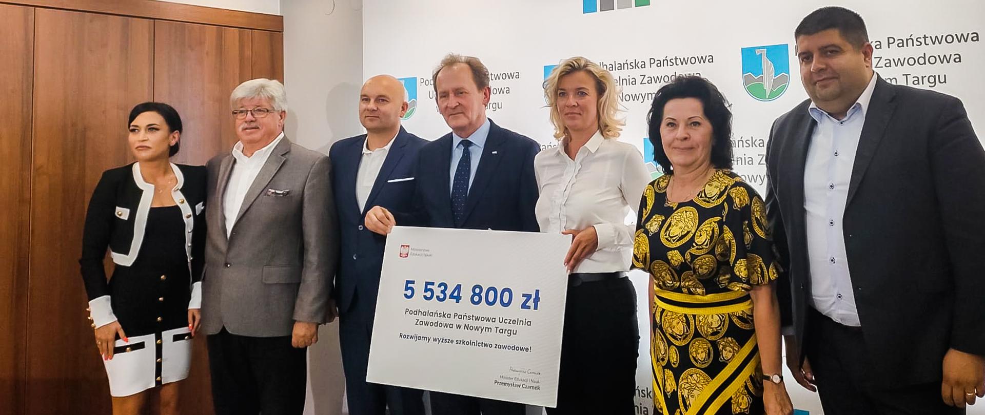 Zdjęcie z wizyty wiceministra Włodzimierza Bernackiego na Podhalańskiej Państwowej Uczelni Zawodowej w Nowym Targu