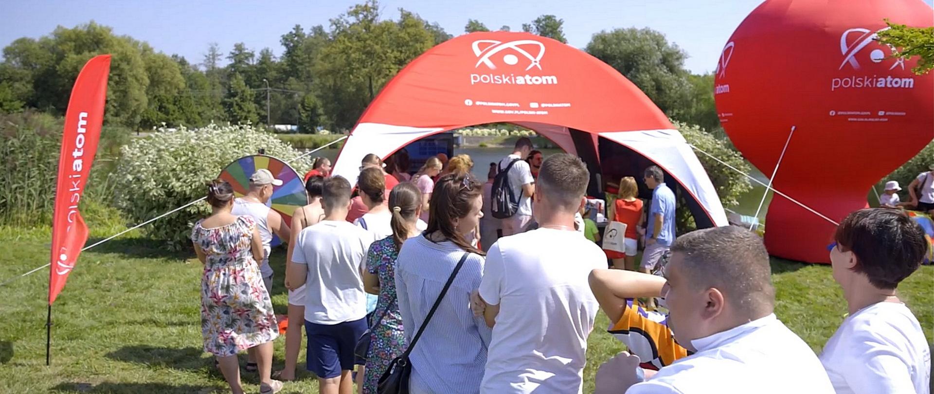 Stoisko edukacyjne Polski Atom na Lecie z Radiem 2025 w Mrozach