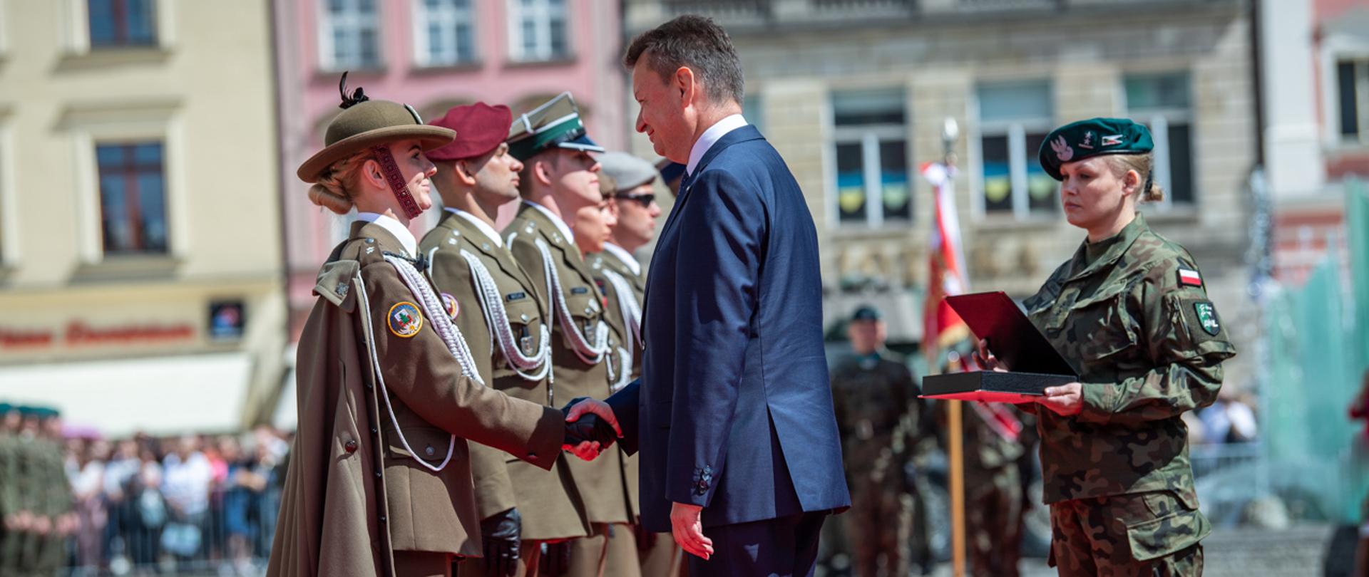 Promocja oficerska we Wrocławiu z udziałem wicepremiera - ministra obrony narodowej Mariusza Błaszczaka. 