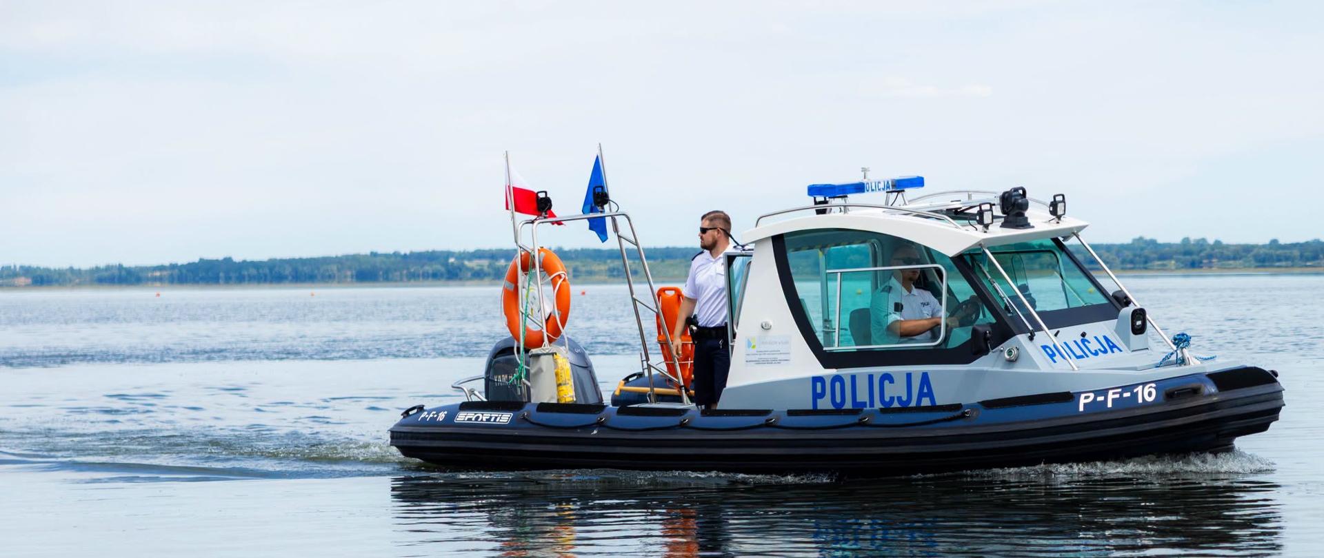 Patrol policji na Jeziorsku 