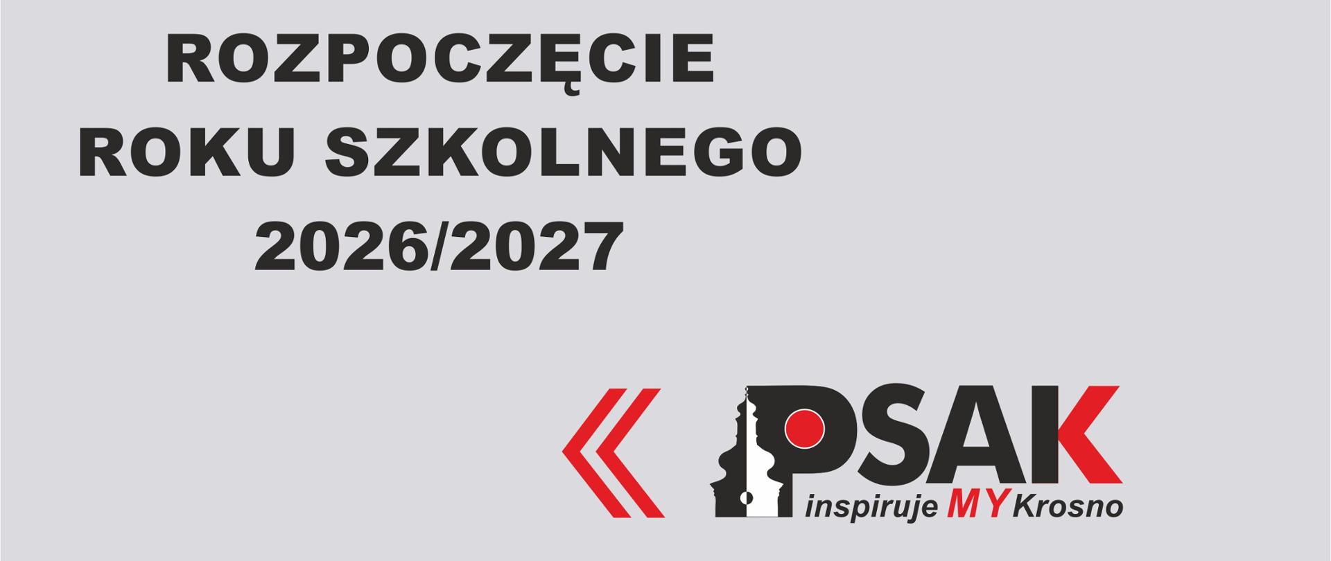 Plakat informujący o rozpoczęciu roku szkolnego 2026 2027. Na jasno popielatym tle czarny napis: Rozpoczęcie roku szkolnego 2026 2027.
Na dole po prawej stronie ligo Studium. 