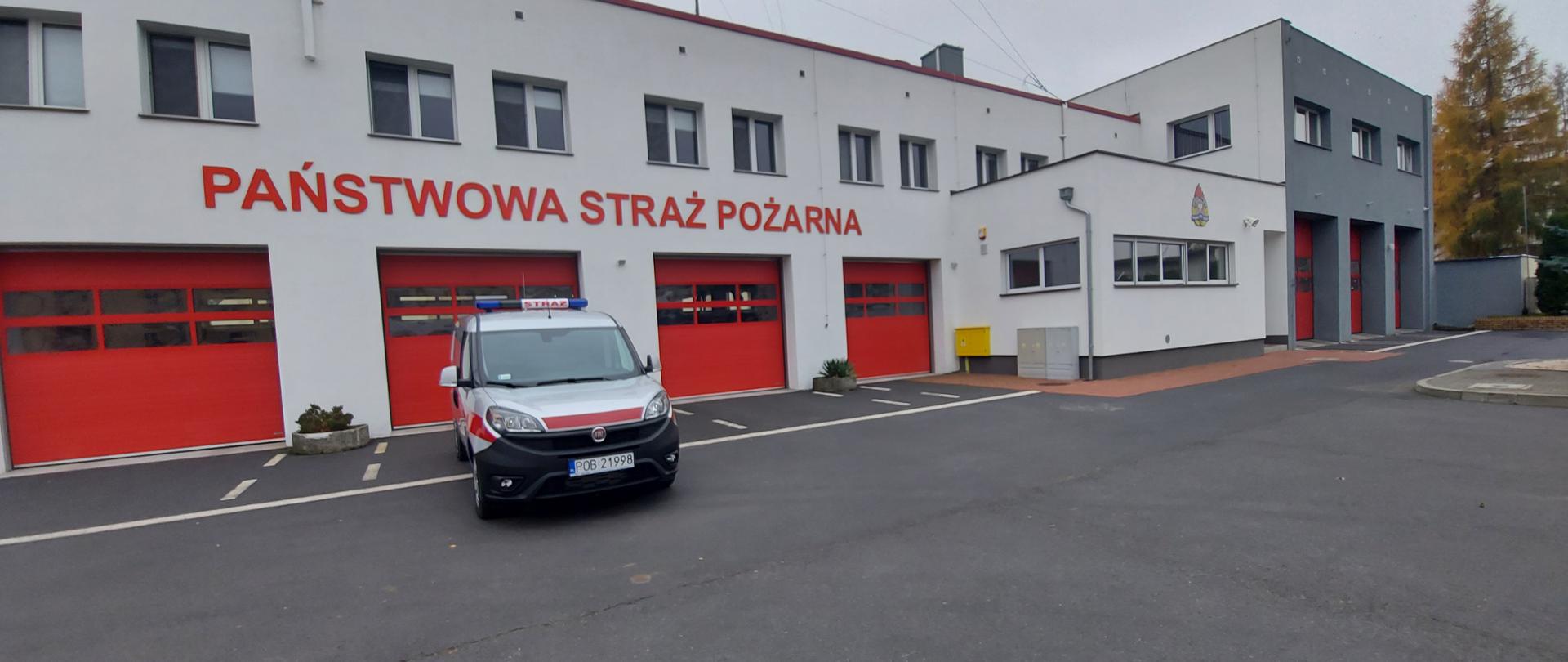 Samochód lekki kwatermistrzowski Fiat Doblo Maxi. 