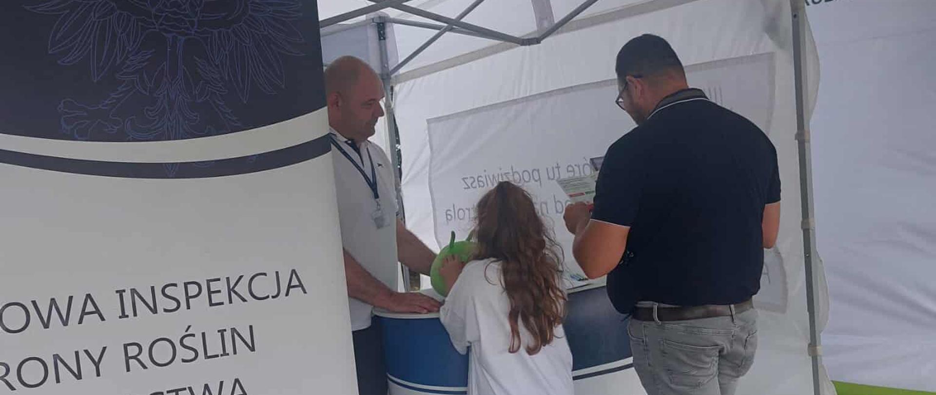 Stoisko promocyjne WIORiN w Białymstoku