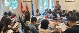 Lekcja w ambasadzie (fot. Ambasada RP w Hanoi)