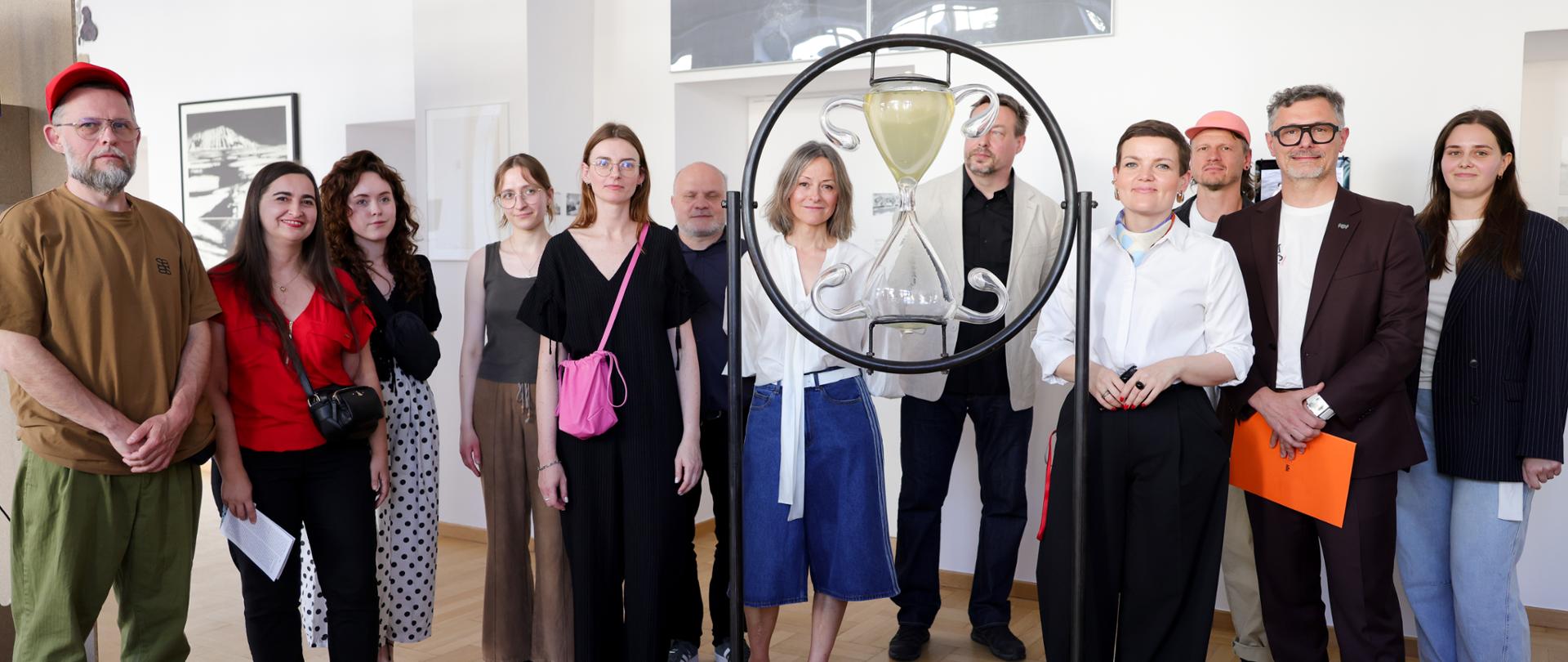 „Linia brzegowa” w galerii „Okno na Kulturę” – wystawa z okazji 80-lecia Akademii Sztuk Pięknych w Gdańsku, fot. Danuta Matloch/MKiDN