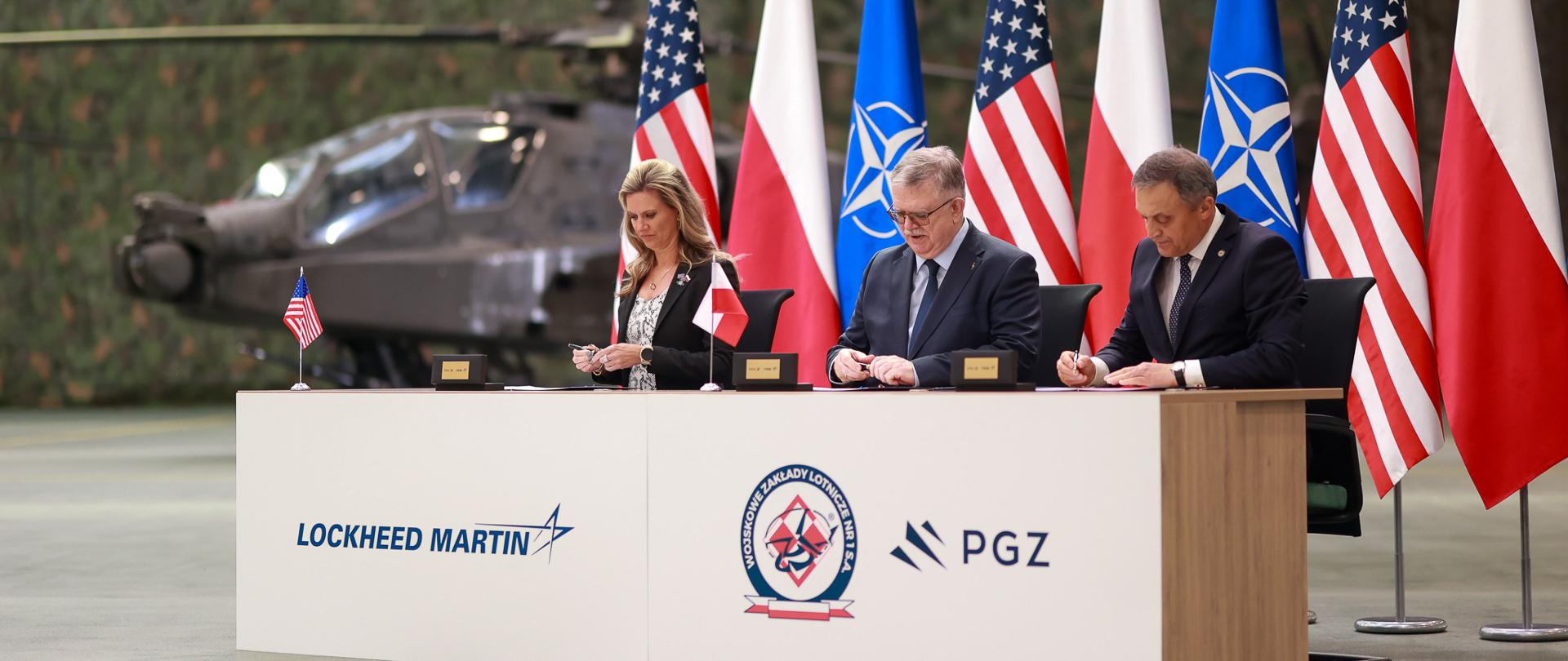 23 marca 2026 r. Władysław Kosiniak-Kamysz wicepremier - minister obrony narodowej wraz z sekretarzami stanu w MON Pawłem Bejdą i Cezarym Tomczykiem wzięli udział w uroczystości zawarcia umów offsetowych między Wojskowymi Zakładami Lotniczymi nr 1 a Lockheed Martin. Umowy te formalnie otworzą proces wdrażania technologii i rozpoczęcia budowy pełnego zaplecza specjalistycznego śmigłowców Apache w WZL nr 1 w Łodzi. Fot. Krzysztof Niedziela/MON
