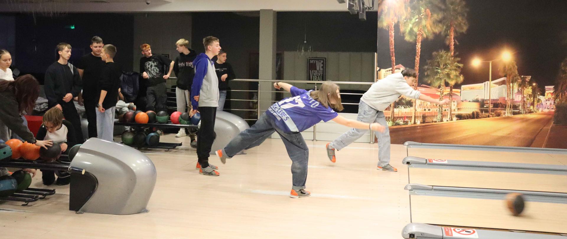 Z internatu do kręgielni, z Lututowa do Kalisza