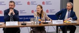 In the photo, Minister Katarzyna Pełczyńska-Nałęcz and Deputy Prime Minister Władysław Kosiniak-Kamysz and Prime Minister Krzysztof Gawkowski are sitting at the conference table