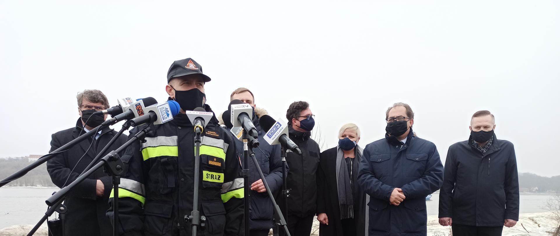 Na zdjęciu przemawiający komendant główny PSP nadbryg. Andrzej Bartkowiak.