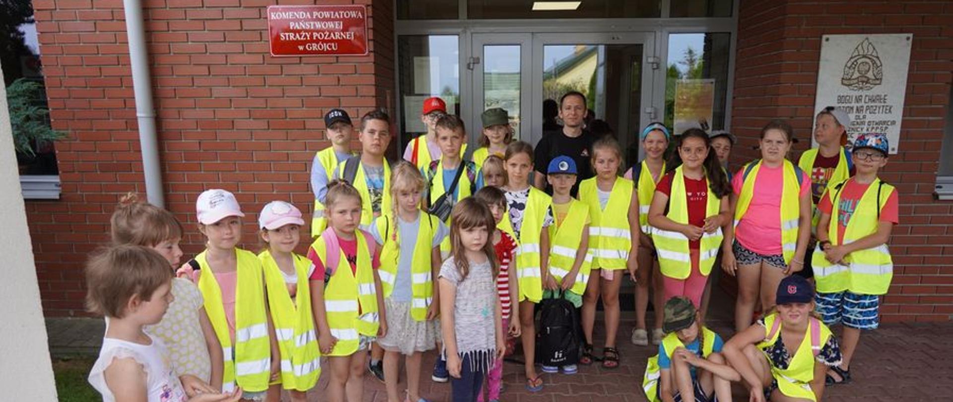 Wizyta dzieci w ramach letniej akcji grójeckiego GOK