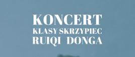 Plakat informujący o koncercie klasy skrzypiec Ruiqi Donga w dniu 6 marca 2923. Na niebieskim tle znajduje się zdjęcie skrzypiec.