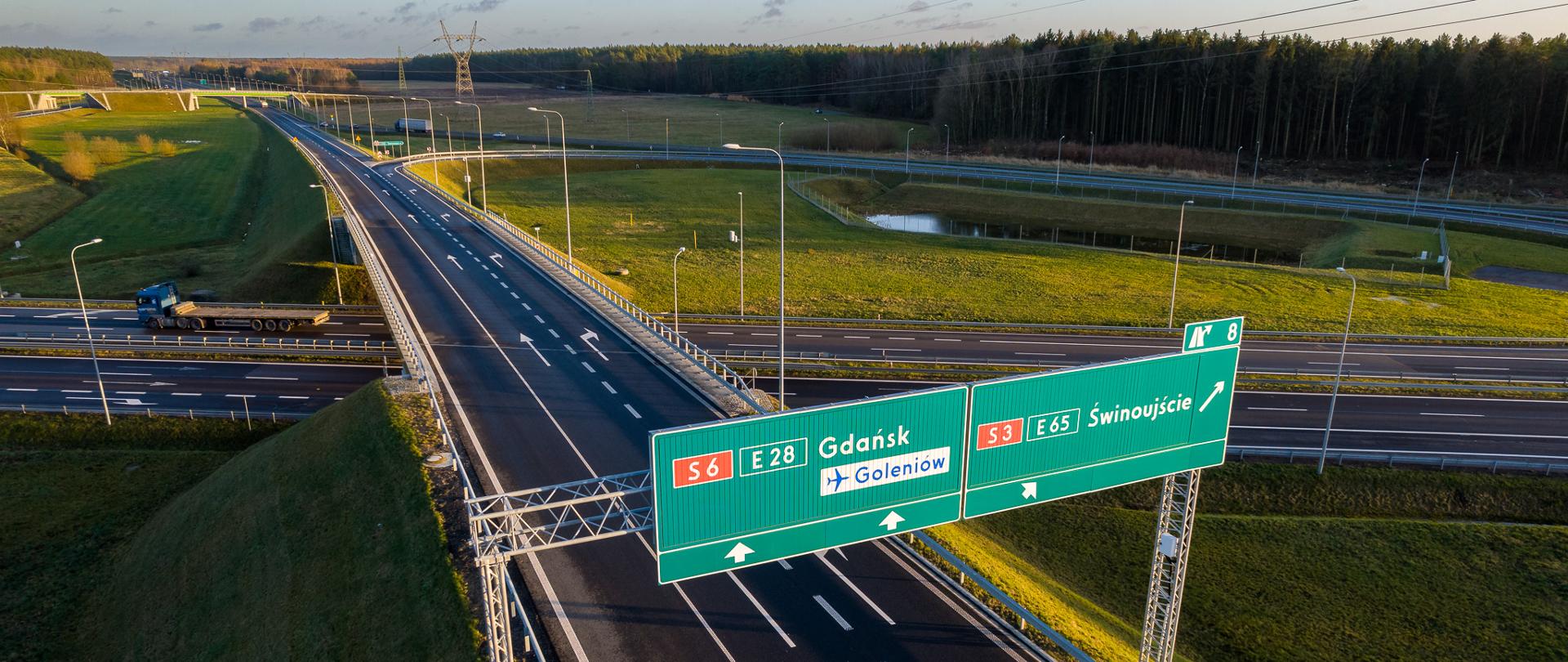 S3 węzeł Goleniów Północ na skrzyżowaniu z S6. Na zdjęciu jedna z łącznic, która przebiega nad drogą ekspresową łącząc węzłem trasę główną.