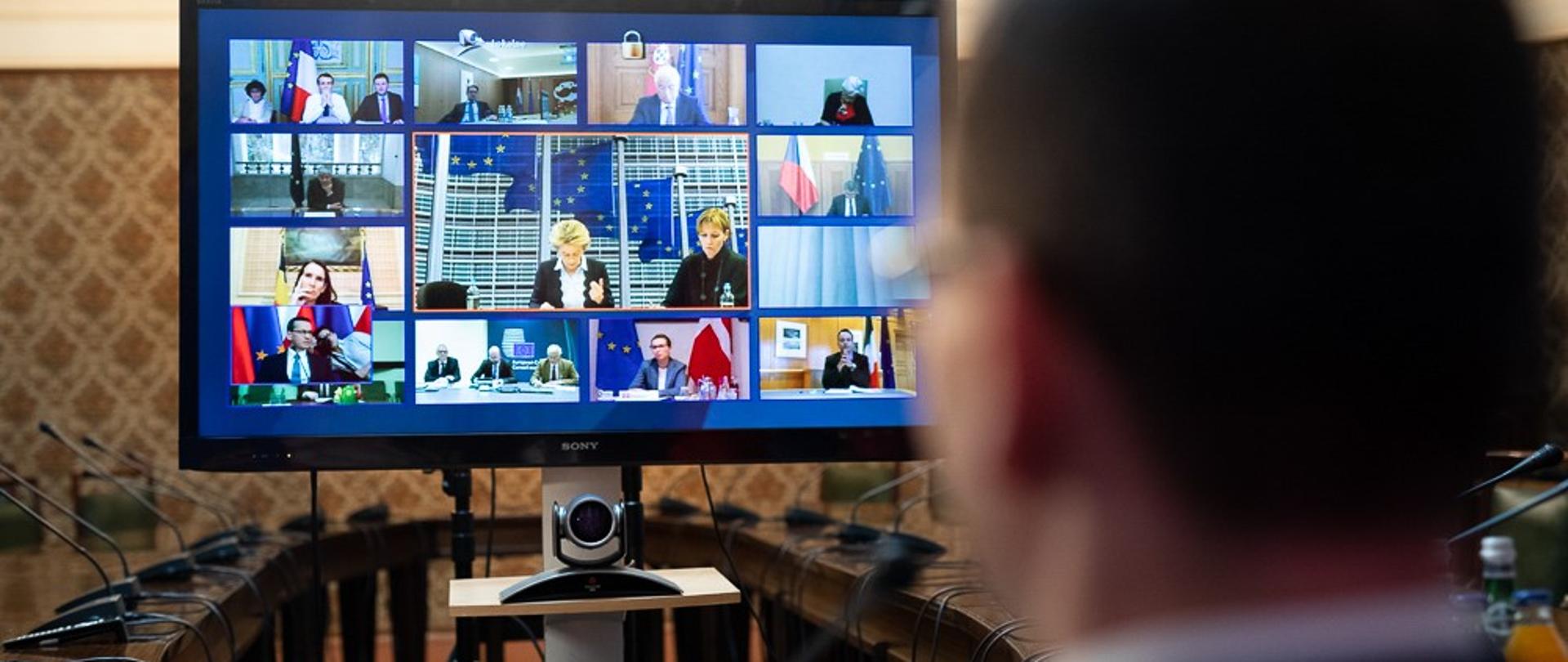 Premier podczas wideokonferencji. 