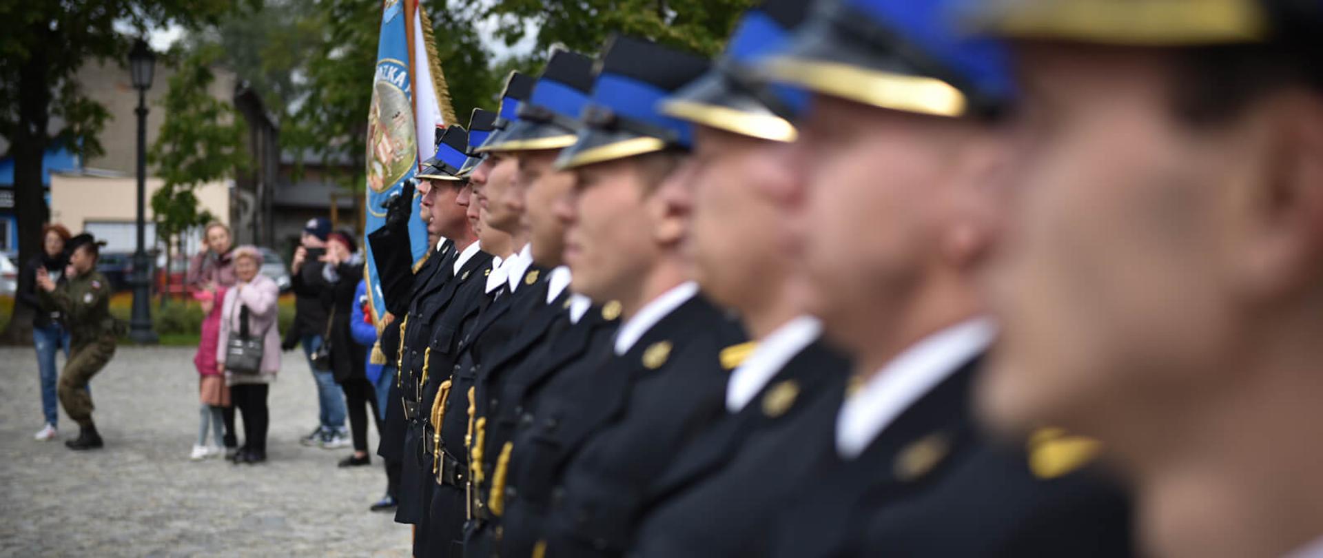 Zdjęcie wykonane podczas Wojewódzkich Obchodów Dnia Strażaka, które odbyły się 17 maja 2025 r. w Pabianicach.