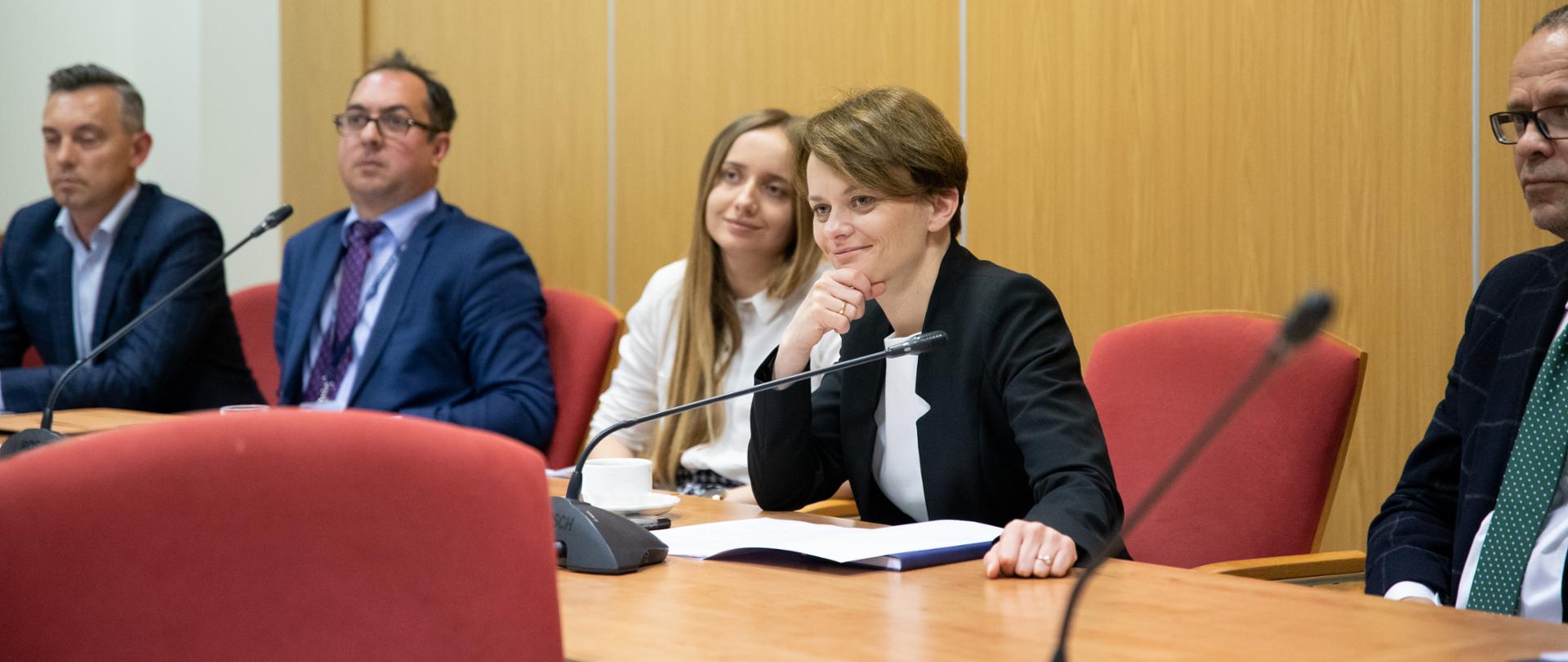 Minister Jadwiga Emilewicz podczas Strefy Dialogu - drugiego etapu Akceleratora branżowego Mody polskiej