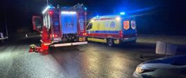 Wóz strażacki z karetką i radiowozem policji.