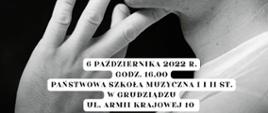 Plakat przedstawiający na czarnym tle lewy profil wykonawcy, po lewej napis Recital chopinowski Michał Drewnowski, a na dole termin i miejsce koncertu
