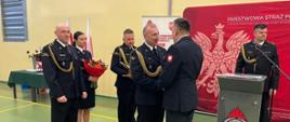 Uroczysta zbiórka z okazji przejścia na zaopatrzenie emerytalne Zastępcy Komendanta Powiatowego PSP w Obornikach st. kpt. Przemysława Olszewskiego
