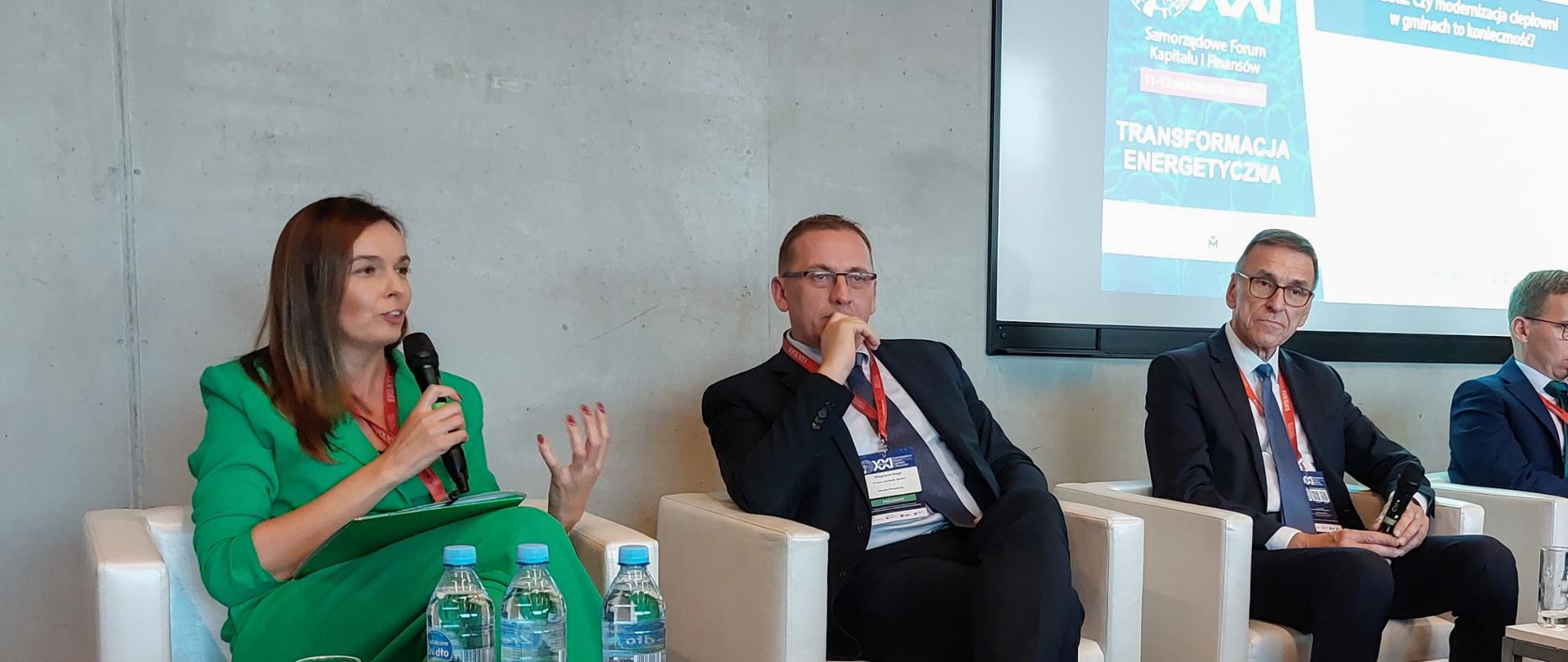 NCBR prowadzi dwa przedsięwzięcia mające na celu dekarbonizację polskiego ciepłownictwa. O ich założeniach i przebiegu mówiła Aneta Więcka, kierownik projektów „Ciepłownia Przyszłości, czyli system ciepłowniczy z OZE” oraz „Elektrociepłownia w lokalnym systemie energetycznym”