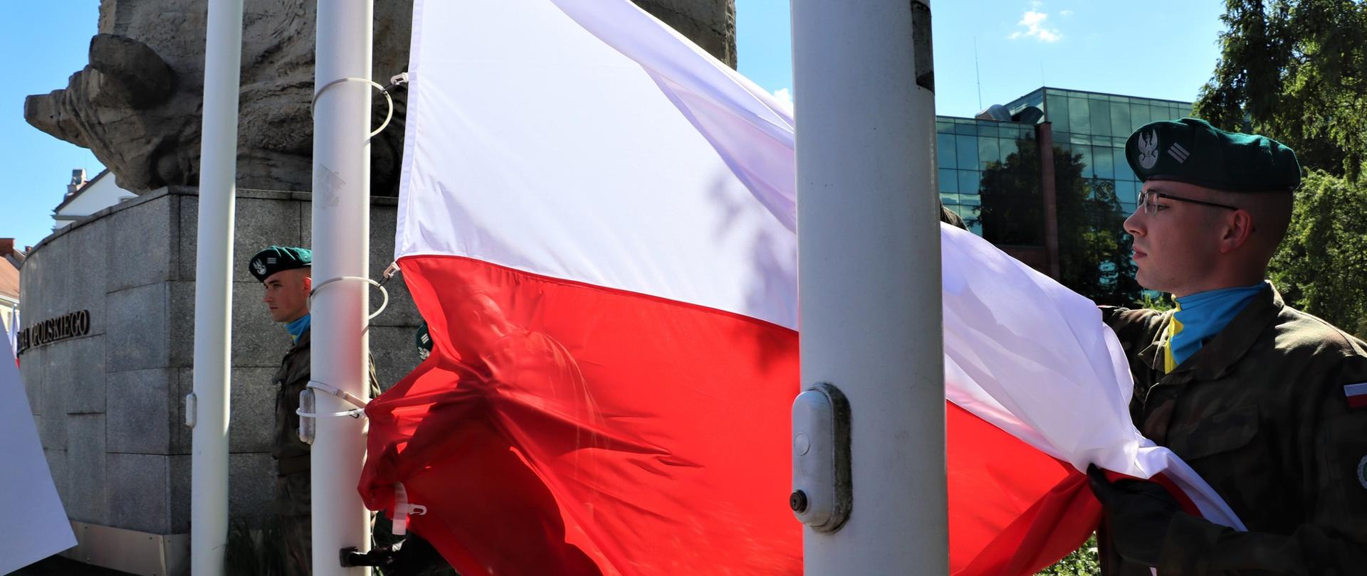 Zdjęcie przedstawia opolskie uroczystości upamiętniające 83. rocznicę wybuchu II Wojny Światowej