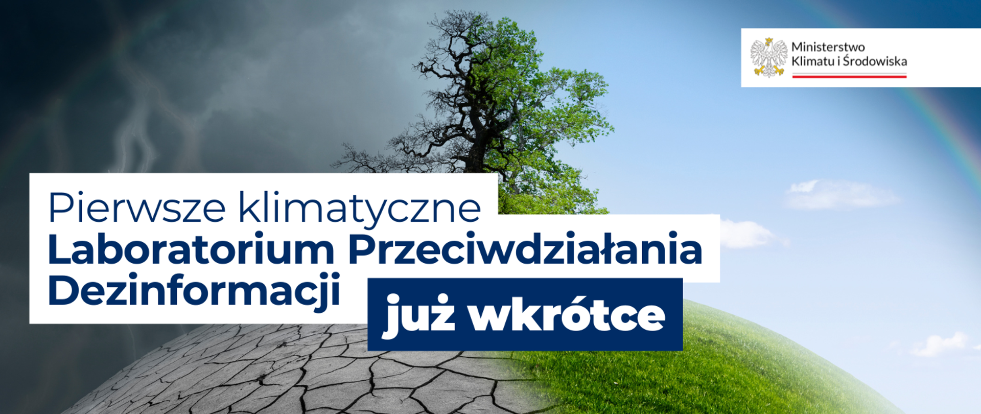 Grafika przestawia drzewo stojące na granicy dwóch krajobrazów: po lewej stronie sucha, spękana ziemia i ciemne chmury, po prawej zielona trawa, niebieskie niebo i tęcza. Na pierwszym planie znajduje się napis: Pierwsze klimatyczne Laboratorium Przeciwdziałania Dezinformacji już wkrótce. W prawym górnym rogu widoczne logo Ministerstwa Klimatu i Środowiska.