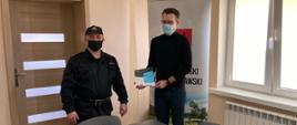 Strażacy rozpoczęli kolportaż ulotek informacyjnych na temat profilaktyki oraz szczepień przeciwko COVID-19