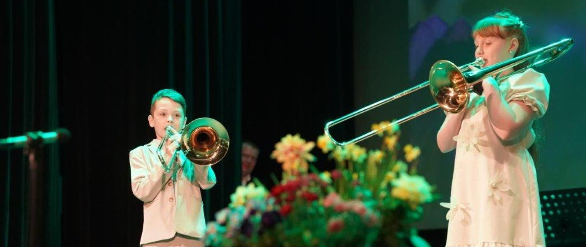 na scenie duet puzonowy