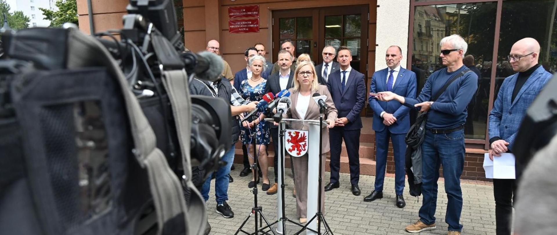 samorządy poparły utworzenie Parku Narodowego Doliny Dolnej Odry - zdjęcie z konferencji ministry Pauliny Hennig-Kloski
