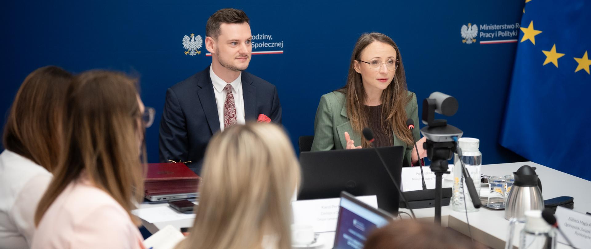 Uczestnicy pierwszego posiedzenia Komitetu Organizacyjnego Izb Psychologów