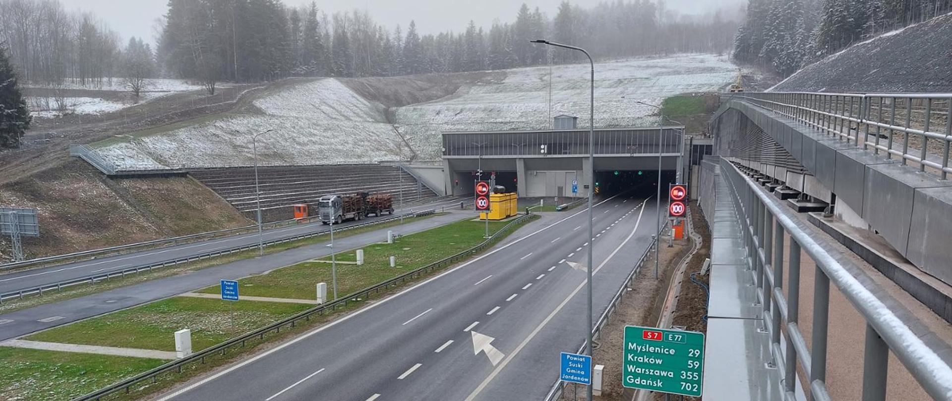 południowy wjazd do tunelu pod Luboniem Małym, S7, sceneria zimowa