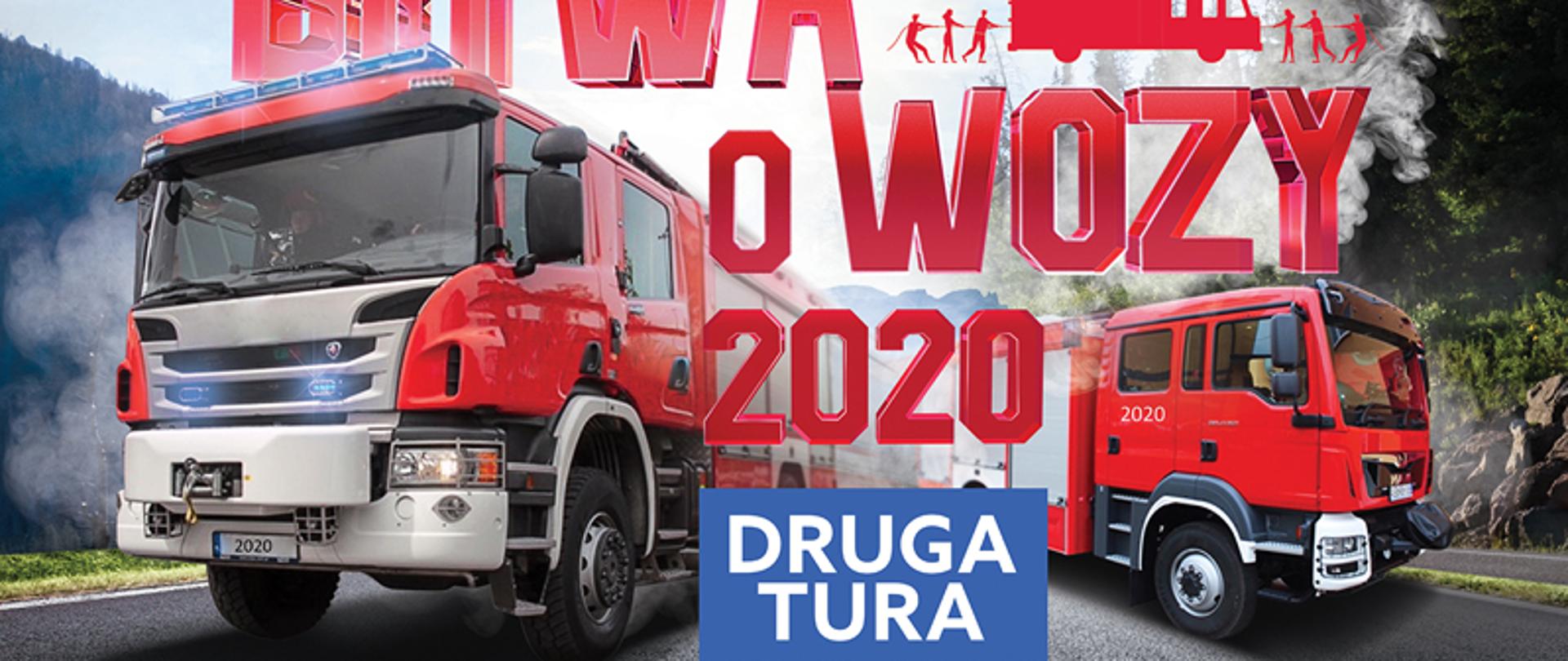 Obraz przedstawia dwa samochody gaśnicze koloru czerwonego na tle błękitnego nieba z napisem BITWA O WOZY 2020 DRUGA TURA