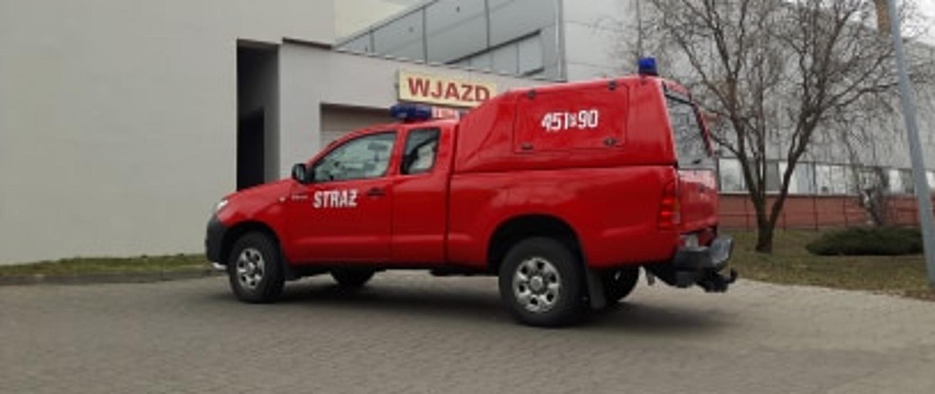 Pomoc strażaków w dotarciu do punktów szczepień przeciwko COVID-19