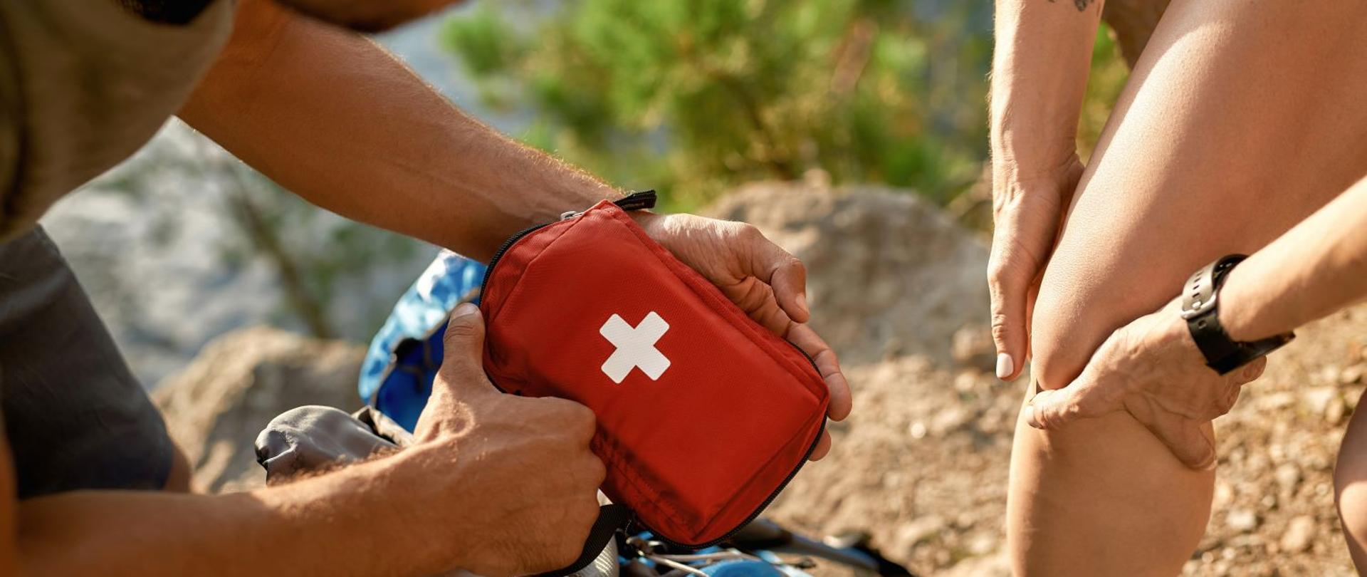 Co powinno się znaleźć w turystycznej apteczce pierwszej pomocy?