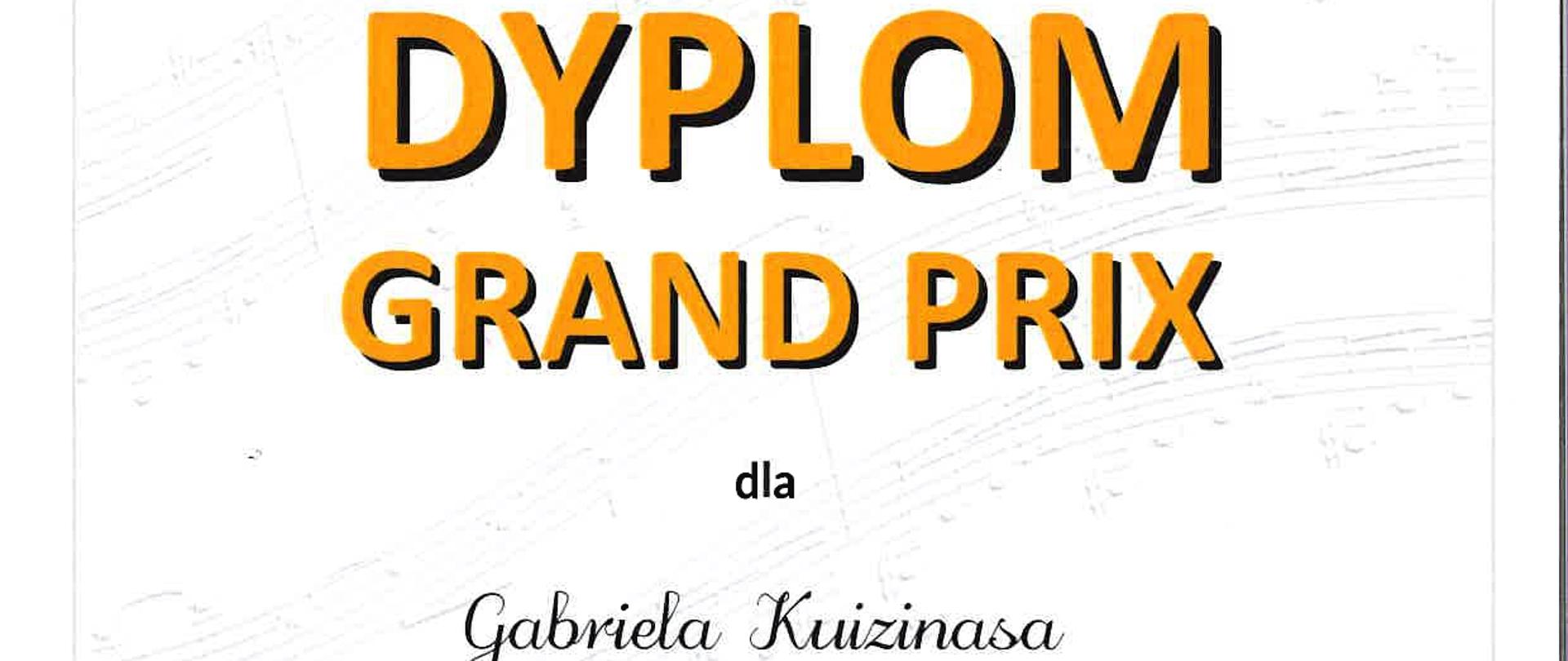 W górnej części znajduje się logo XIV Międzyszkolnego Konkursu Pianistycznego Kościan 2025 o zasięgu ogólnopolskim, organizowanego przez Państwową Szkołę Muzyczną I stopnia im. ks. dr Józefa Surzyńskiego w Kościanie. Poniżej znajduje się napis "DYPLOM GRAND PRIX" dla Gabriela Kuizinasa, a pod nim informacja, że jest on uczniem Państwowej Szkoły Muzycznej I stopnia im. Jana Sebastiana Bacha w Grajewie. W dolnej części dyplomu znajdują się podpisy członków jury. Po prawej stronie widnieje pieczęć Państwowej Szkoły Muzycznej I stopnia w Kościanie oraz informacja o organizatorach. Na dole dokumentu znajduje się data: Kościan, 2 kwietnia 2025 r.