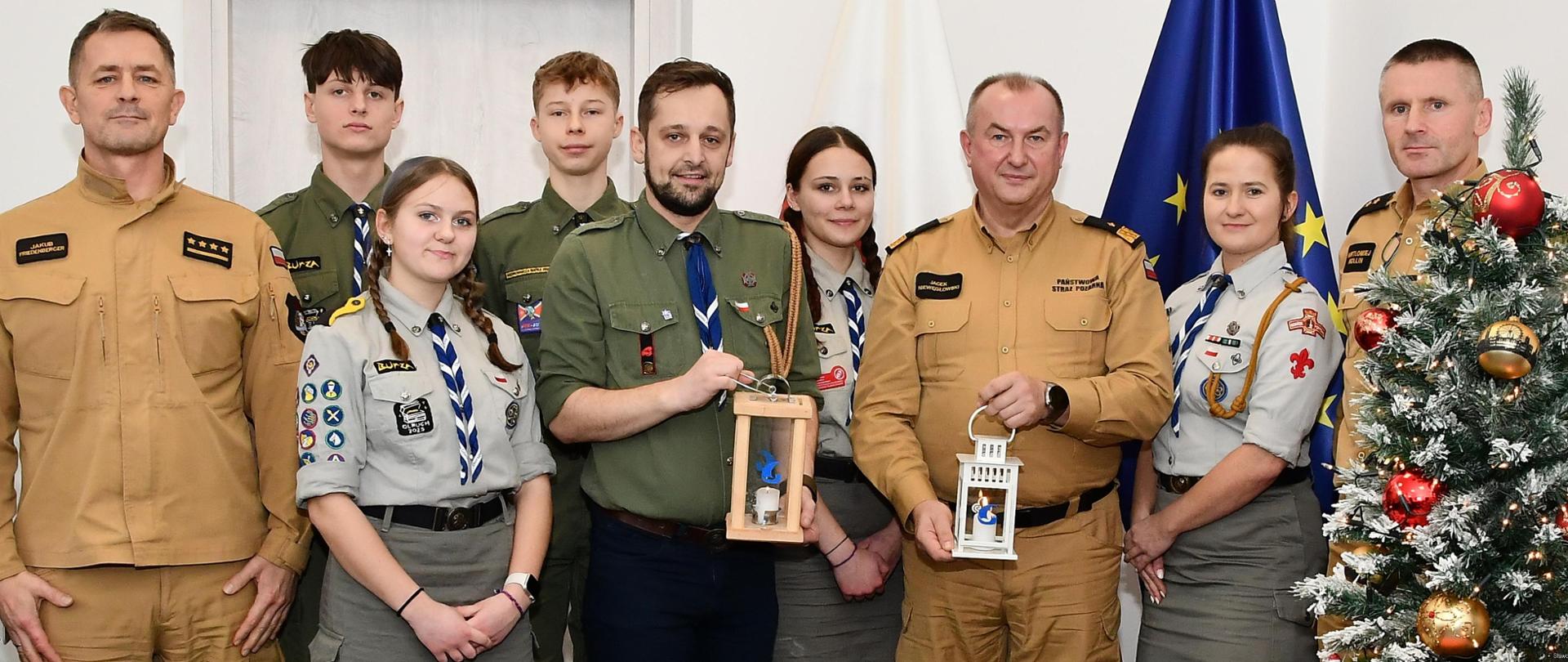 Betlejemskie Światło Pokoju w Komendzie Wojewódzkiej PSP w Gdańsku