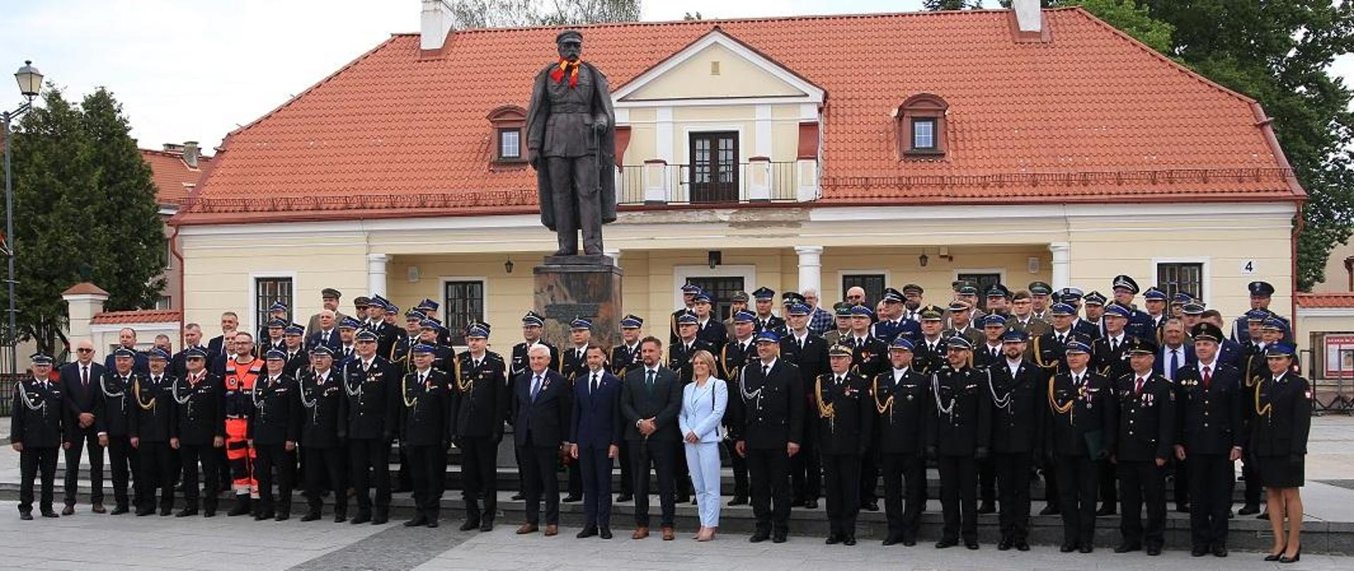 Zdjęcie pamiątkowe na zakończenie uroczystości